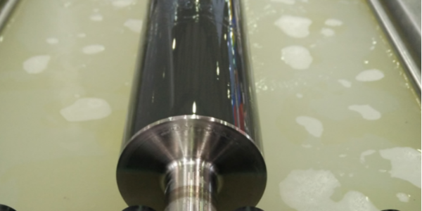 不干膠材料在印刷過程中網紋輥表面圓周方向出現凹痕怎么辦？