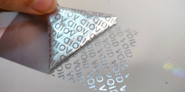 亞銀VOID不干膠材料是防偽標簽的一種一般貼在哪里？
