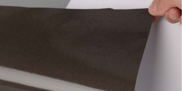 PVC不干膠材料與牛皮紙的區(qū)別？